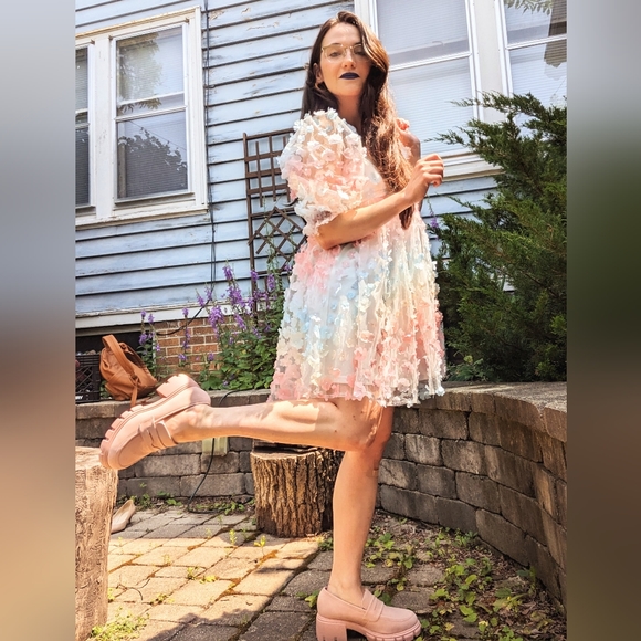 Meet your Posher, Cecelia - Picture 2 of 5